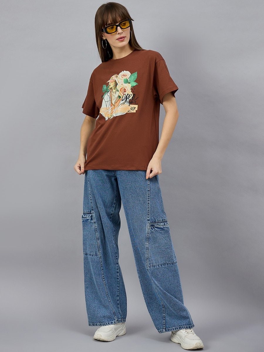 Woman in sunglasses wears 98degreenorths Typography Print Drop Shoulder Cotton T-shirt for women and wide-leg jeans.