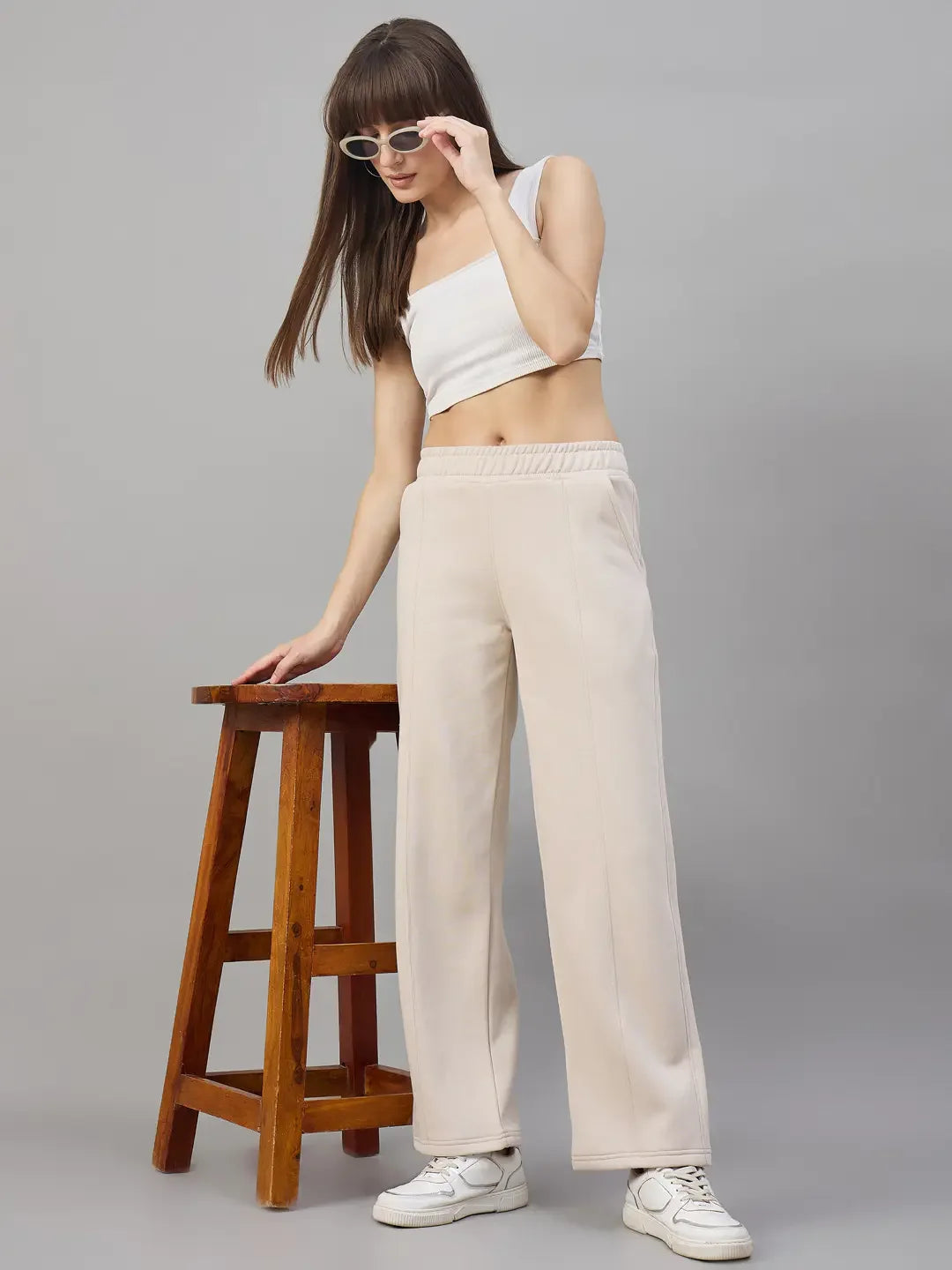 Women’s Straight Fit Fleece Sweatpants in Beige – Neutral Chic Winter Wardrobe Essential