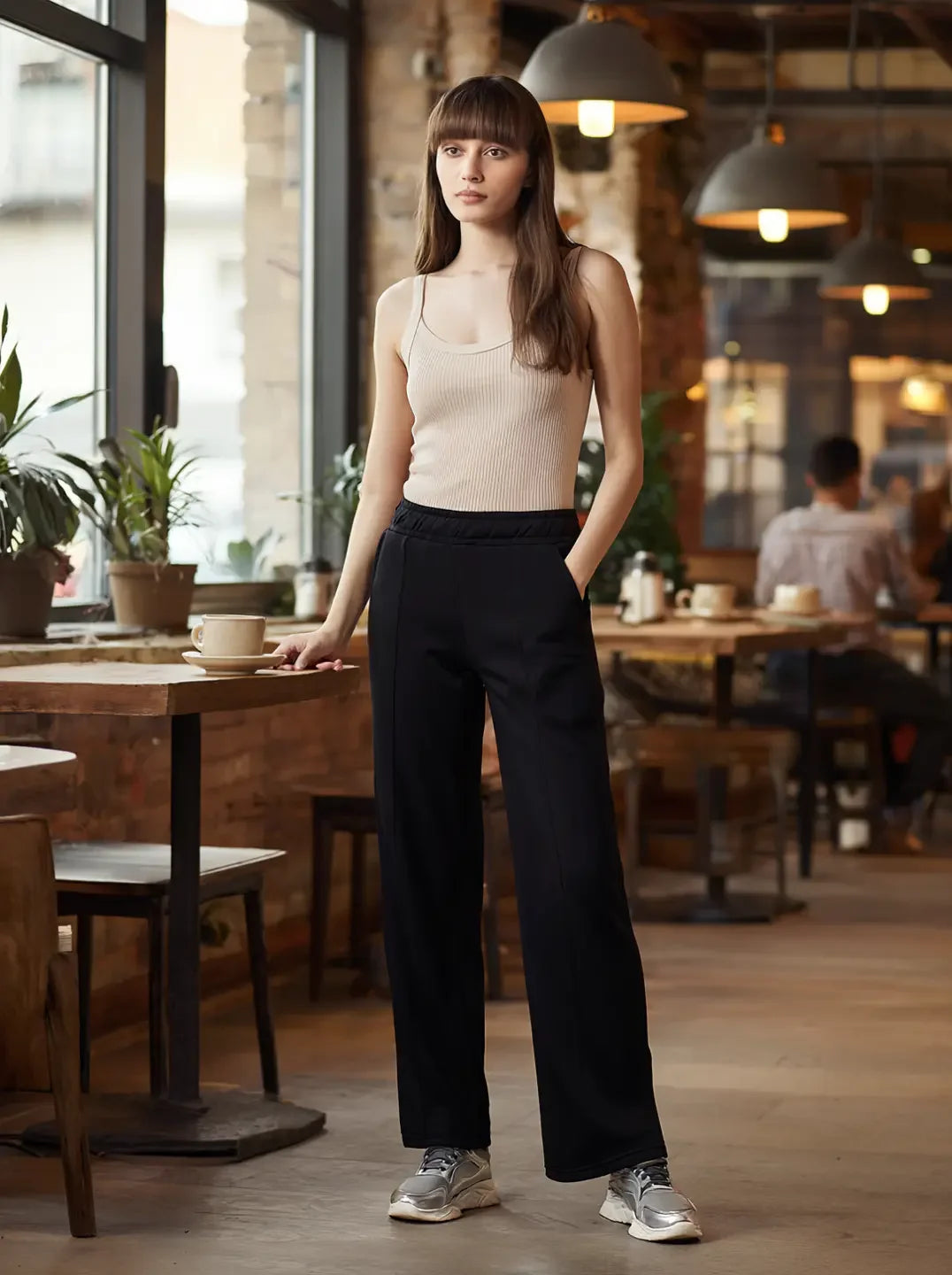 Women’s Straight Fit Fleece Sweatpants in Black – Classic Everyday Winter Essential