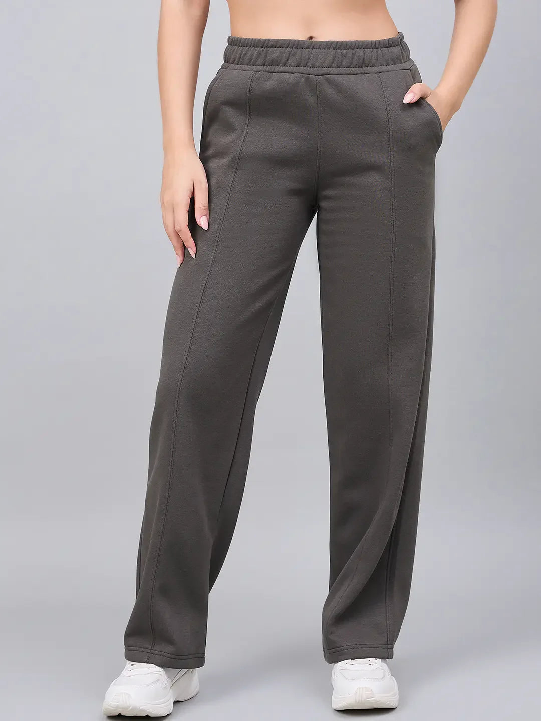Women’s Straight Fit Fleece Sweatpants in Olive – Nature Tone Winter Casuals