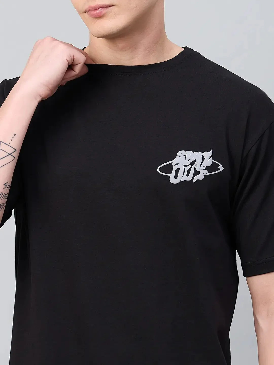 Person wearing a 98degreenorth Men Typography Printed Round Neck Black T-shirt, holding the collar.