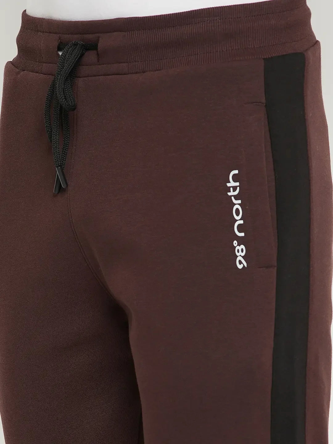 98degreenorth Men’s Dark Wine Fleece Trackpants with side panel—warm, stylish winter joggers for athleisure in India.