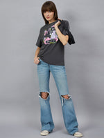 Woman models 98degreenorth Typography Graphic Cotton Tee with drop shoulders, styled casually against a gray backdrop.