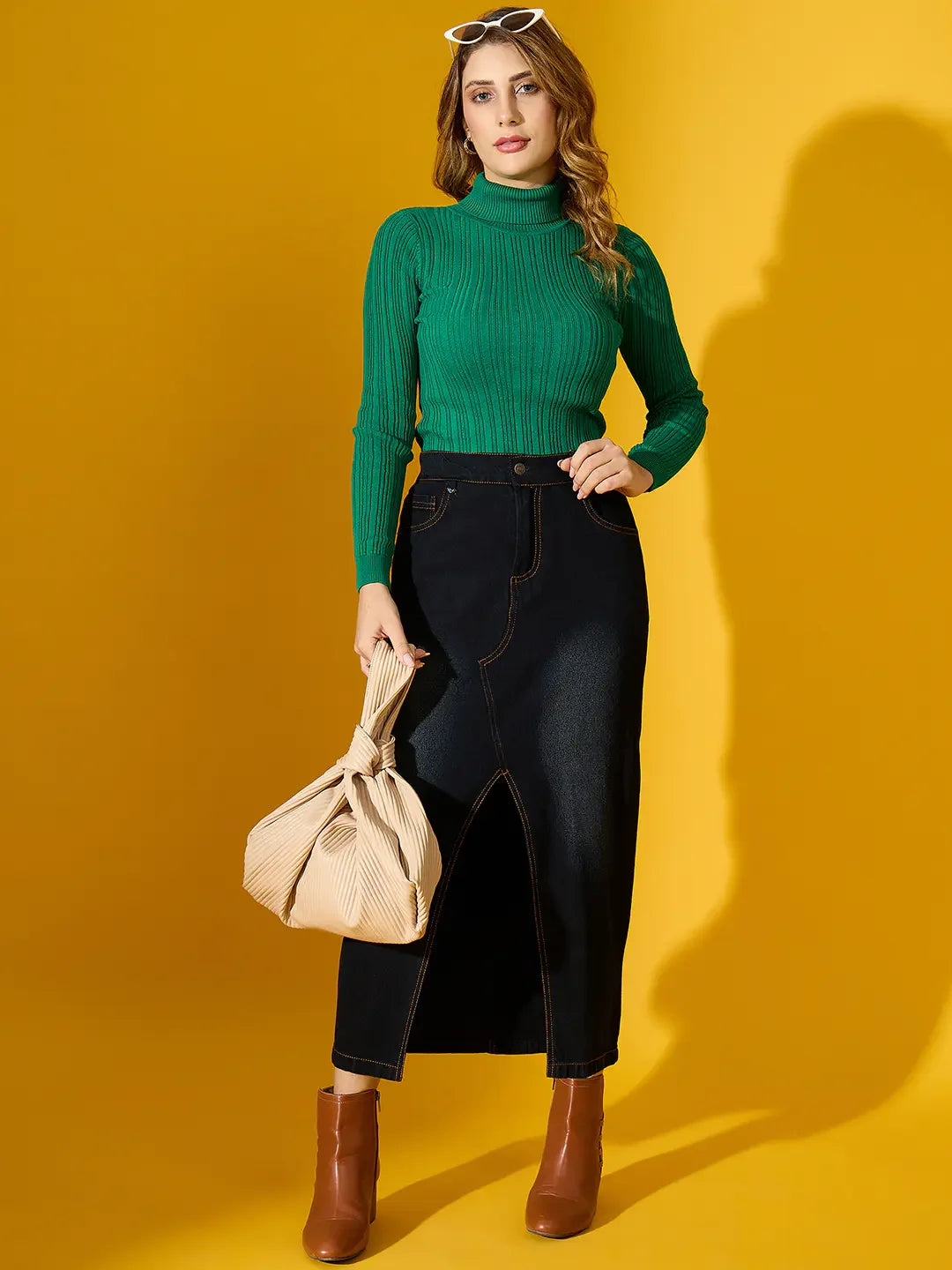 Women’s Emerald Green Ribbed Turtleneck Stretchable Sweater – Luxurious Slim Fit High Neck Pullover – Winter Statement Style